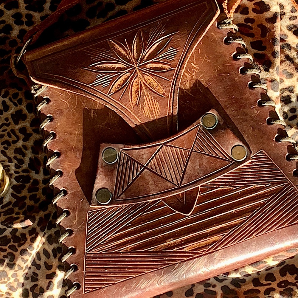 BEAUTIFUL!! Bohemian 70s Vintage Hand Carved Real Wood  Crossbody Hand Bag😍😍😍
